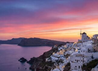 Exploring Santorini: The Ultimate Guide to Greece’s Most Picturesque Island Santorini Sunset Caldera View