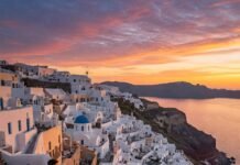 Santorini on a Budget: How to Experience Luxury Without the Price Tag Oia Sunset View