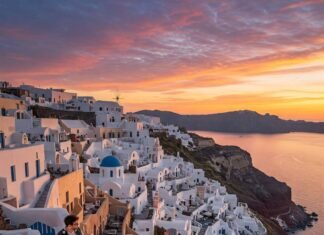 Santorini on a Budget: How to Experience Luxury Without the Price Tag Oia Sunset View